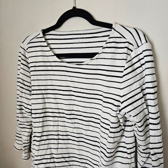 Talbots Top Crewneck Blouse Tie Front 3/4 Sleeve Striped White Black Texture - Picture 2 of 9